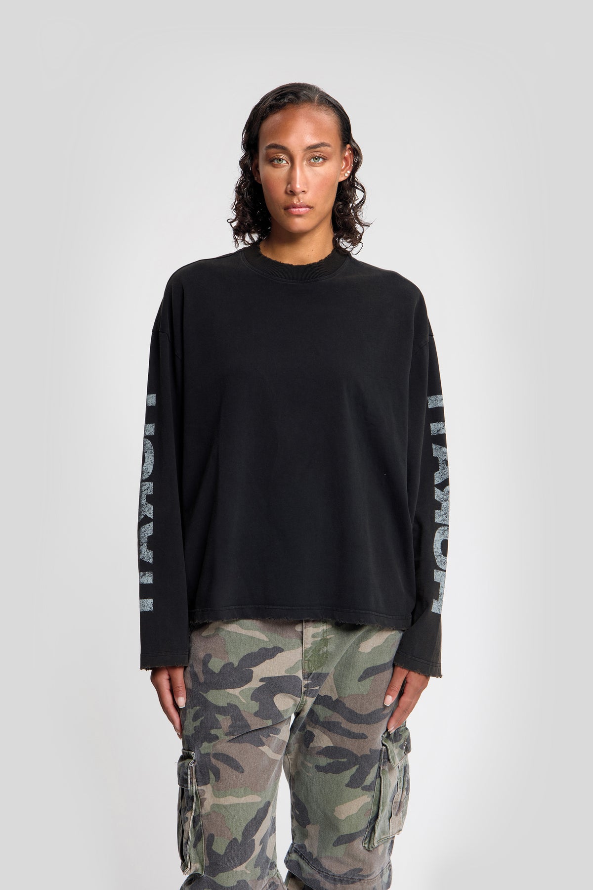 Distressed Longsleeve Tee — Black - HORATI