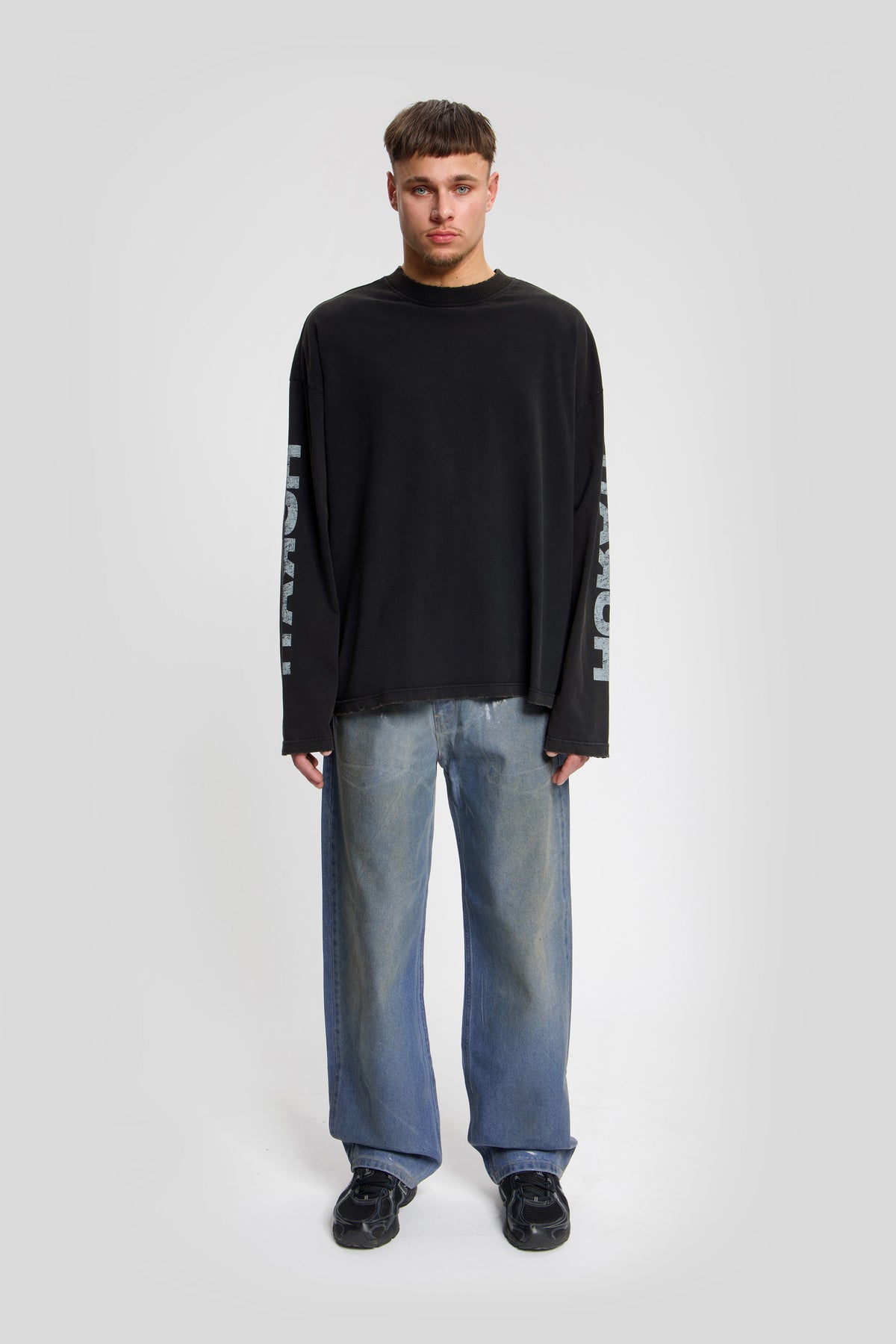Distressed Longsleeve Tee — Black - HORATI