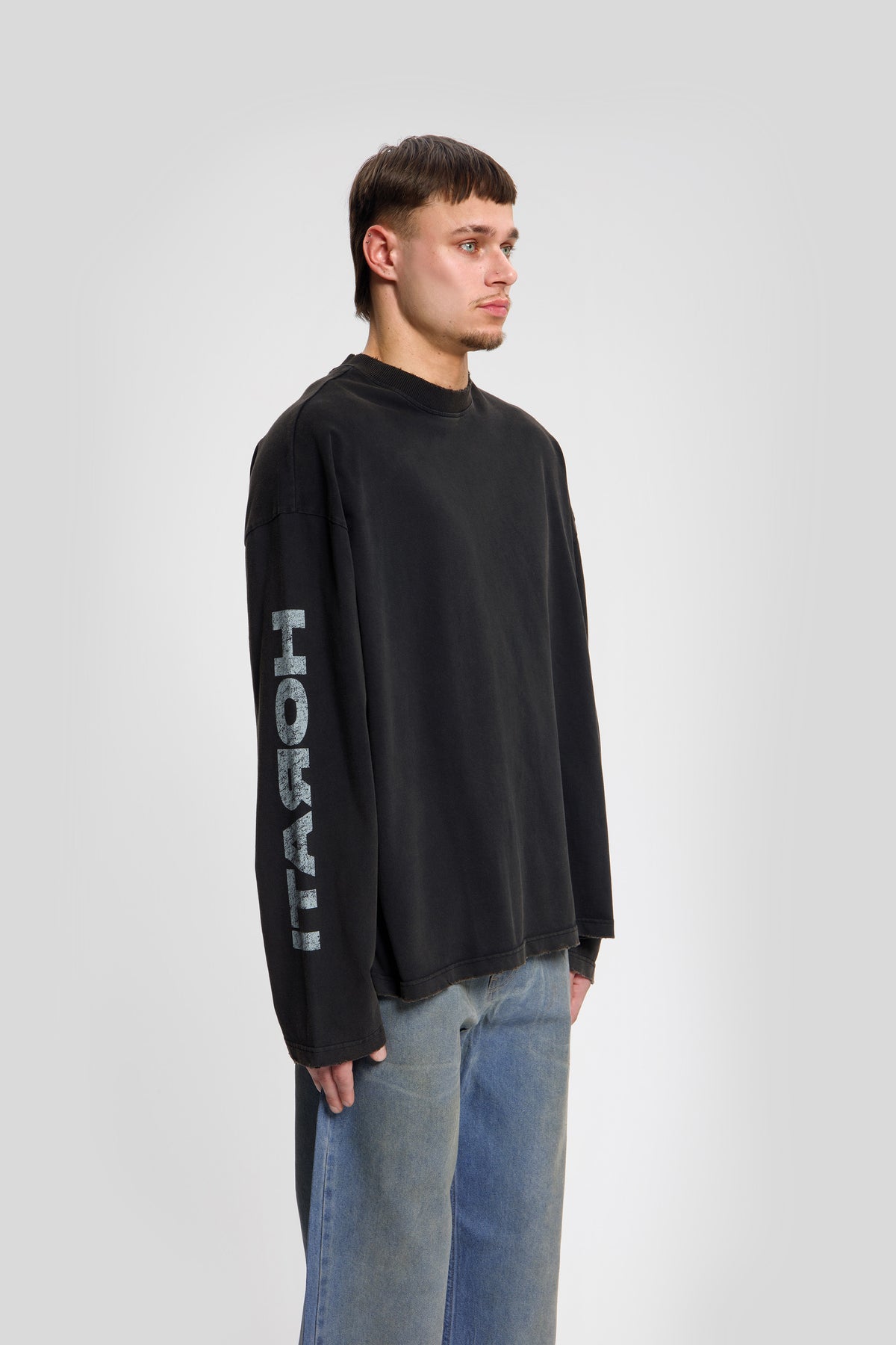 Distressed Longsleeve Tee — Black - HORATI