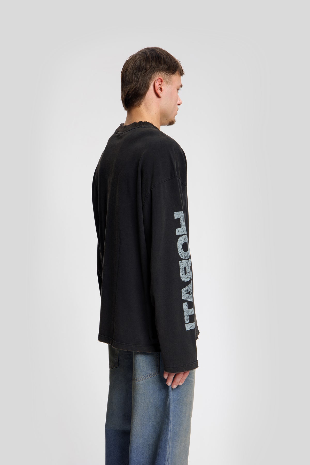 Distressed Longsleeve Tee — Black - HORATI